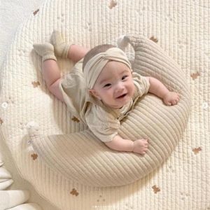 Coussin pour Bébé - |CroissantDeLune|- Pompons