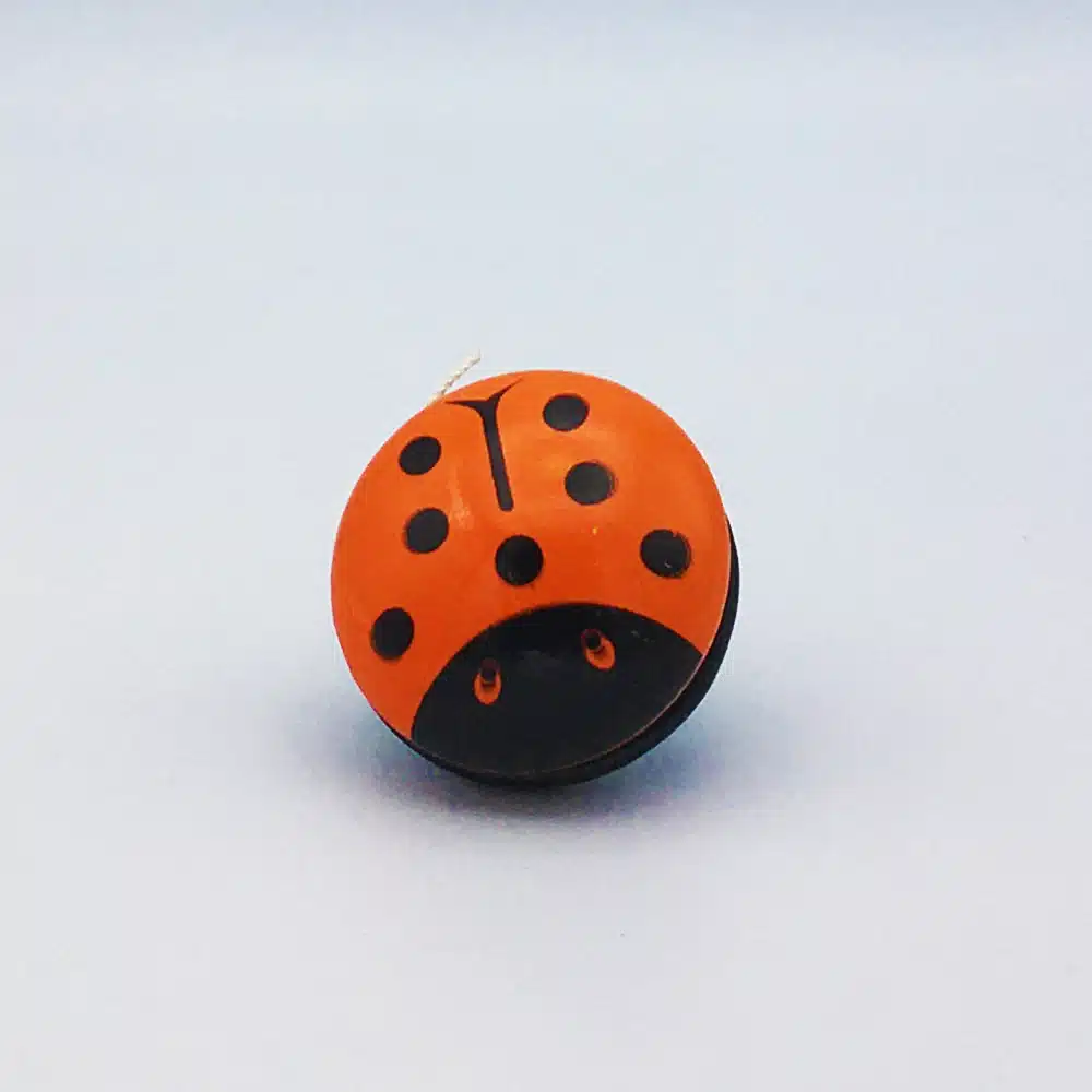 Yoyo en bois coccinelle – Artisans du Jura – Image 3